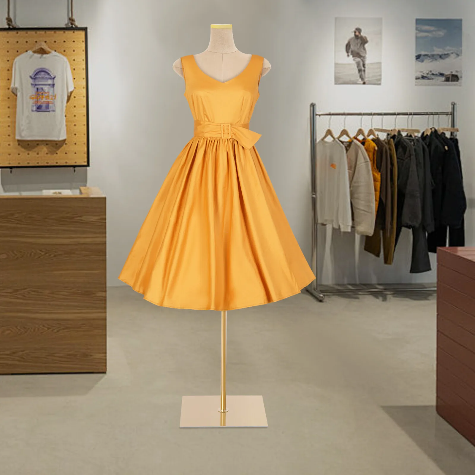 

Gold Female Mannequin Model with Stand Half-length Model Mannequin Dress Form Display Model for Boutique Clothing Store Window ﻿