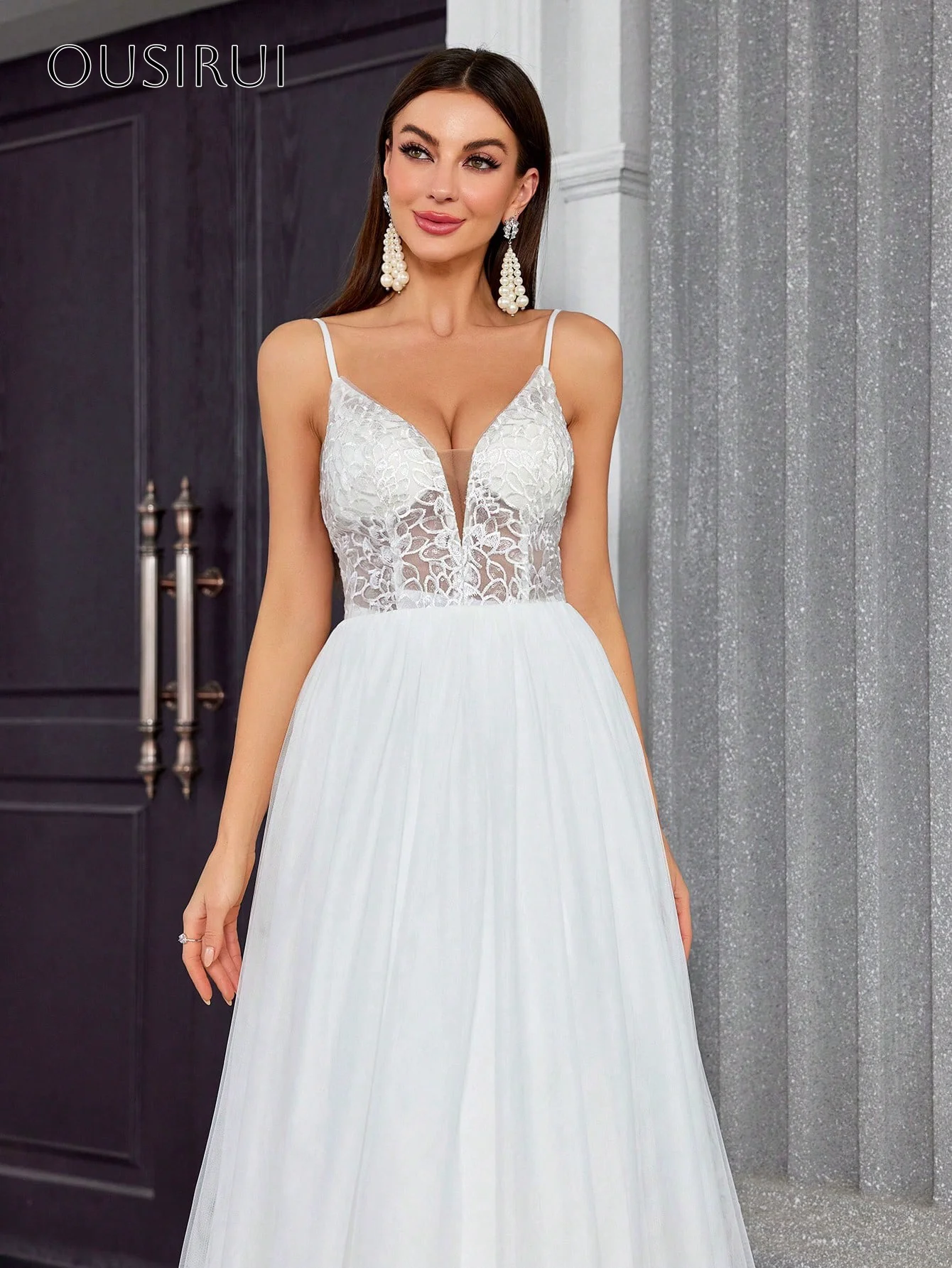 Lace A-line Spaghetti Straps Wedding Party Gown Sleeveless Tulle Sweep Train Customzied vestidos de novia