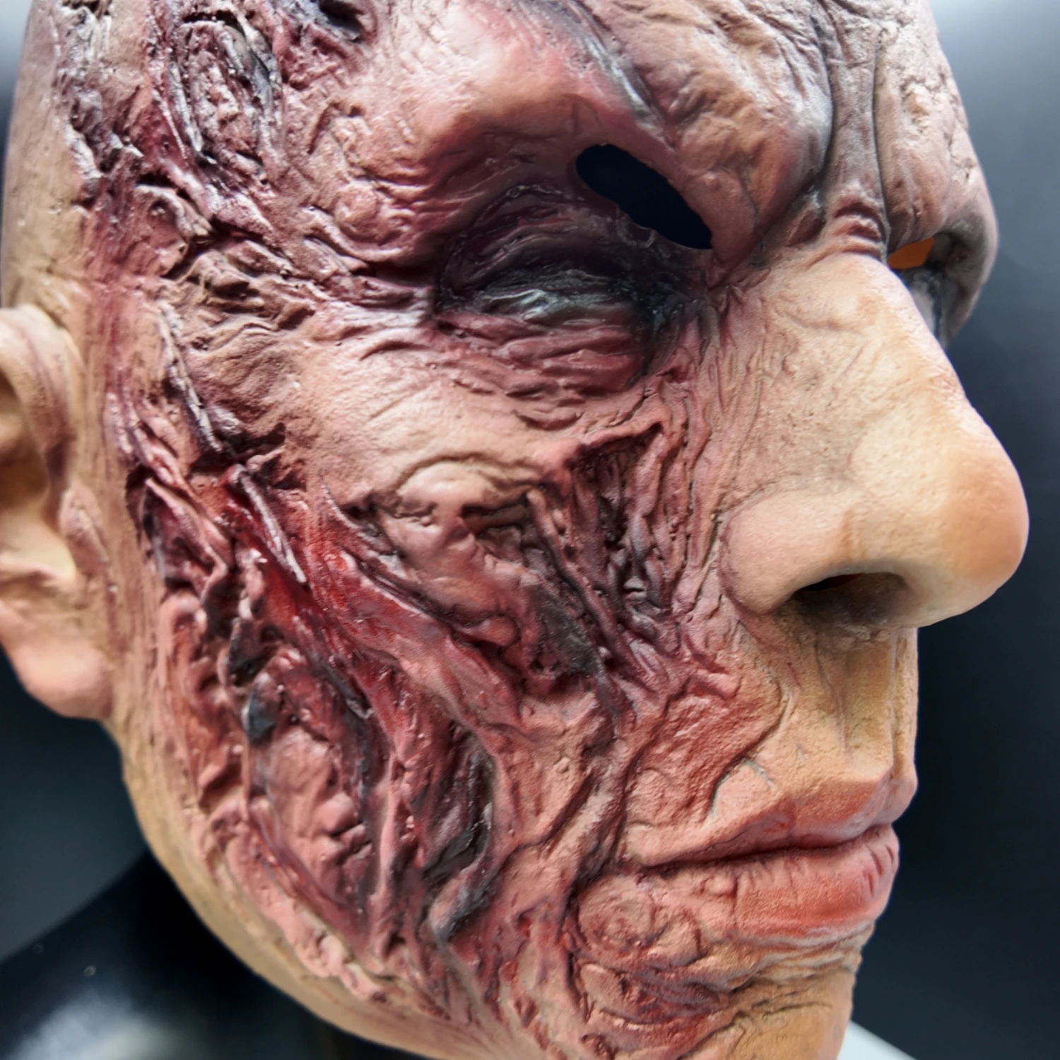 Gruselige Priester-Dämon-Latexmaske, Vollkopf-Halloween-Horrormaske, Erwachsenen-Zombie-Cosplay-Party-Karneval-Kostüm-Requisite – Detail 8