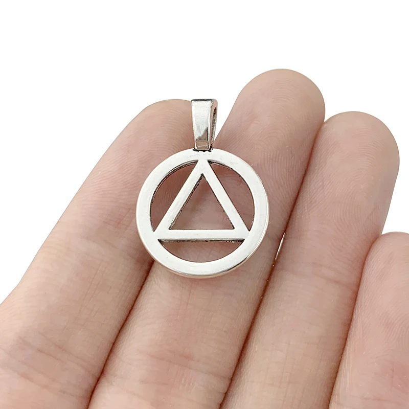 10 Uds. De 2 caras AA Alcoholics, recuperación anónima, símbolo triangular de sobriedad, colgantes de plata, fabricación de collares DIY