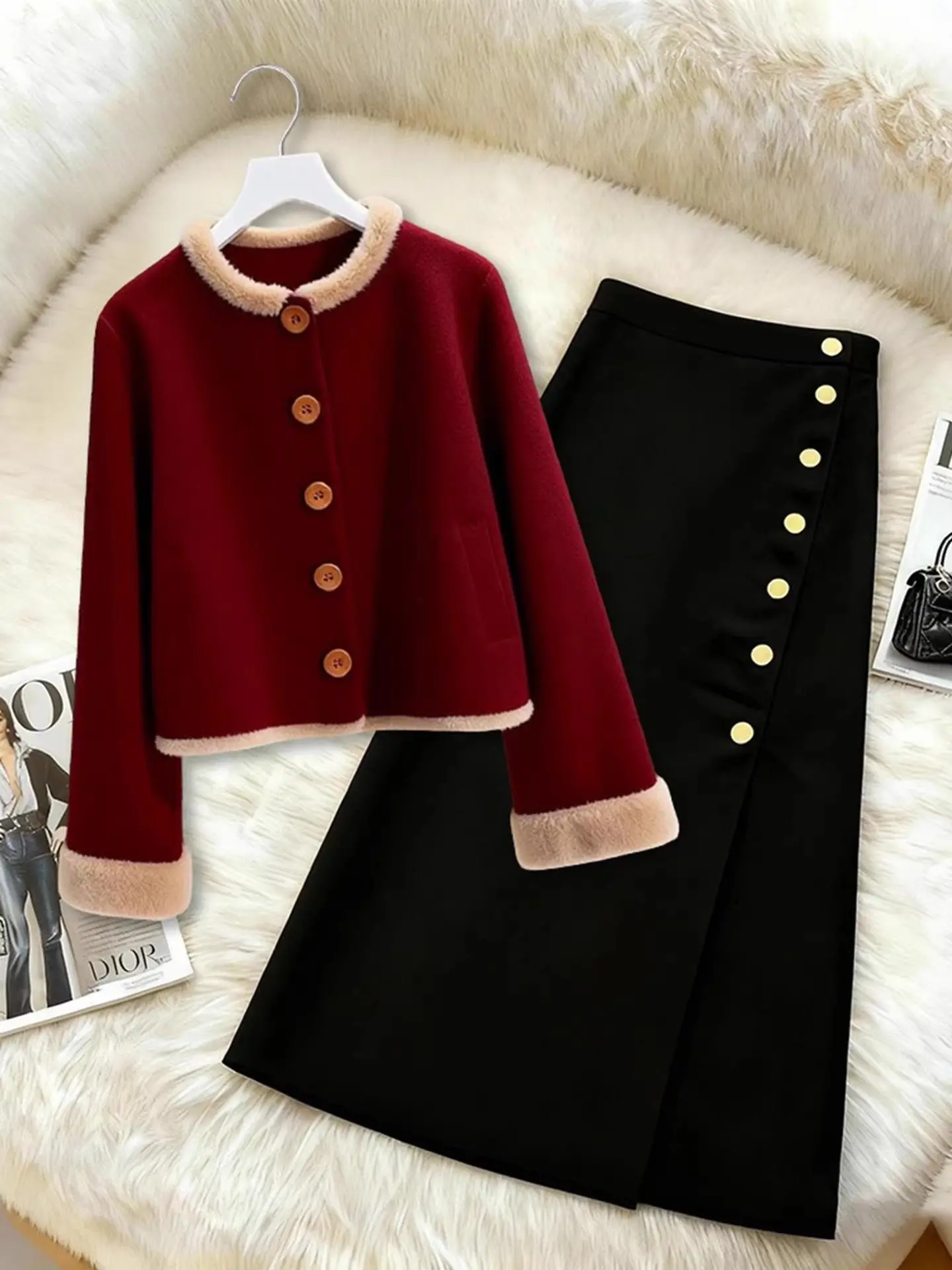 

Костюм-двойка Ele Red Cisas в стиле casual для женщин: юбка миди и кардиган с открытыми плечами для осенне-зимнего сезона