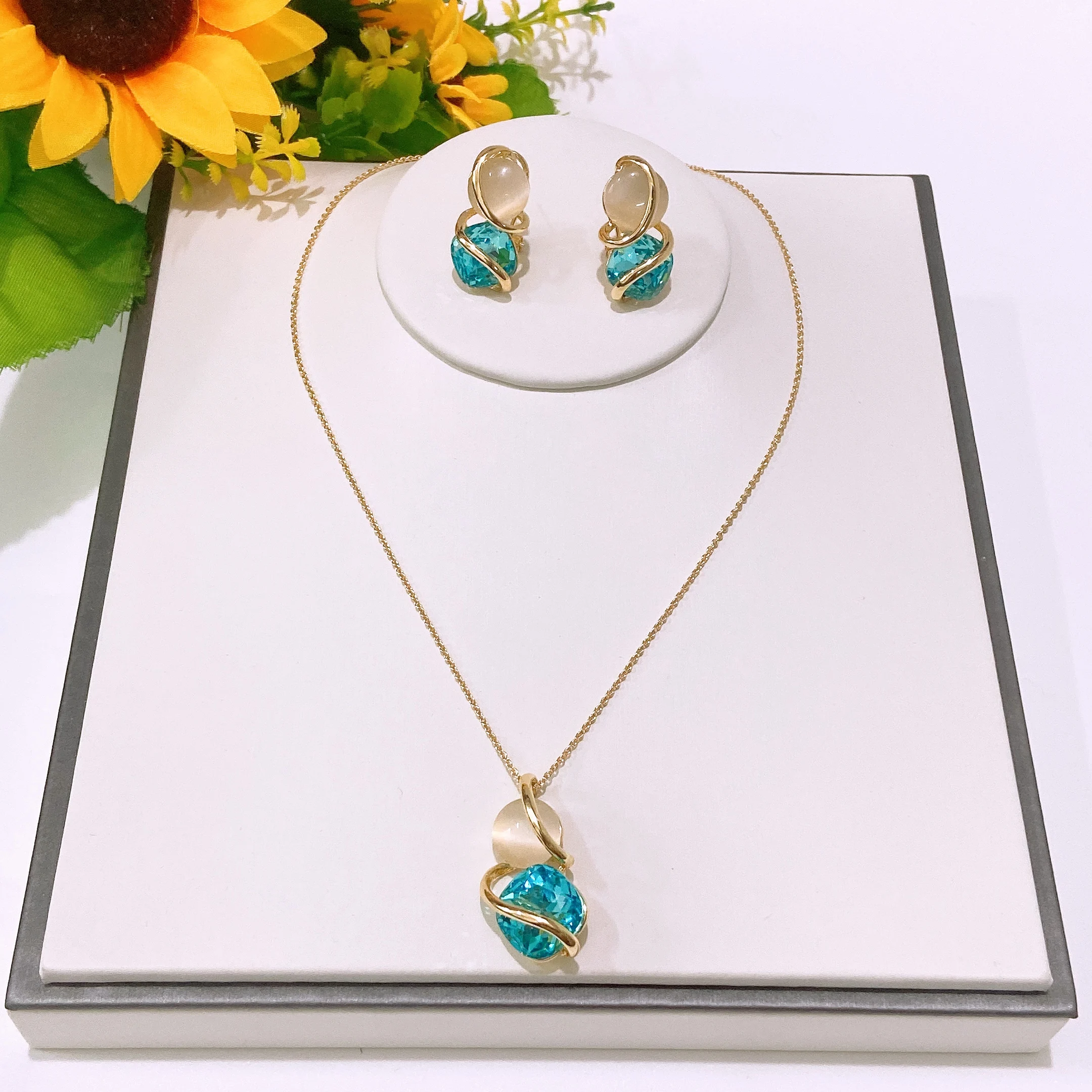 

The Latest Simple Dubai Jewelry With Imported Blue Rhinestones Shiny Charm Collar Brazalete Aretes Anillo 4PC Set Free Shipping
