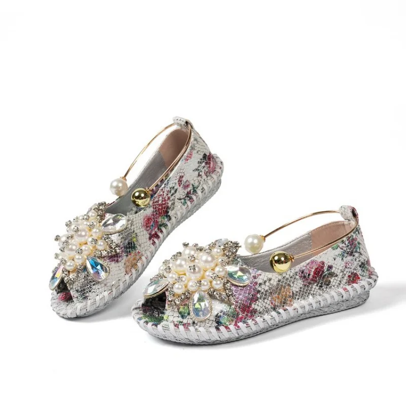 Sandalias bohemias con punta abierta para mujer, correa para tobillo con decoración de flores y perlas, suela plana de esparto, zapatos para fiesta de verano