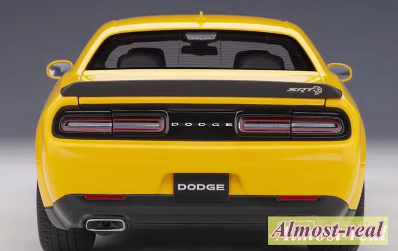 AUTOart 1/18 For DODGE CHALLENGER SRT 2018 Alloy Model Car Diecast Ornaments Birthday Gifts Hobby Display Collection Yellow