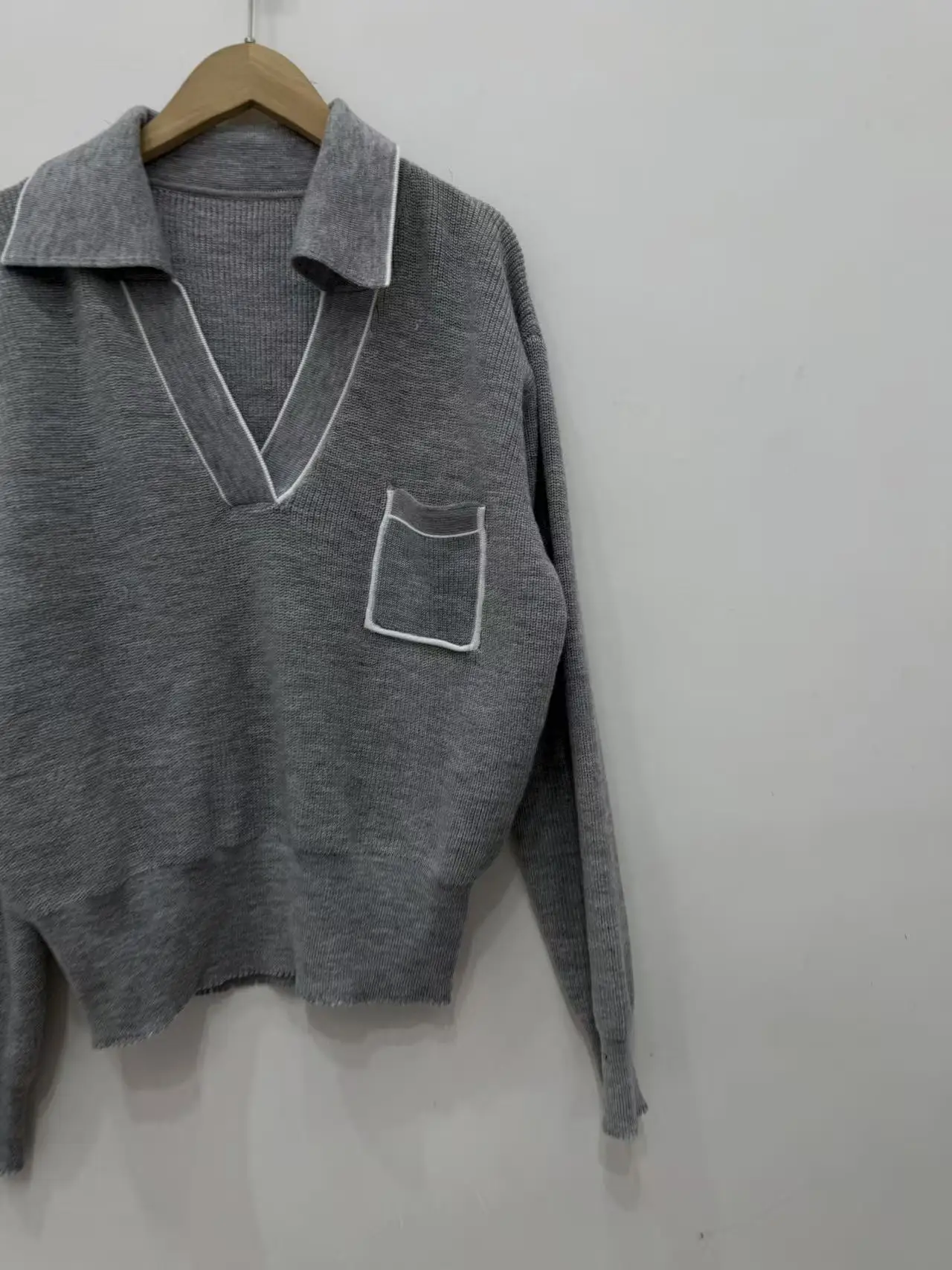 

Contrast Color Turn-Down Collar Sweater Women's V-Neck Long Sleeve Casual Lady 2026 Autumn Pullover