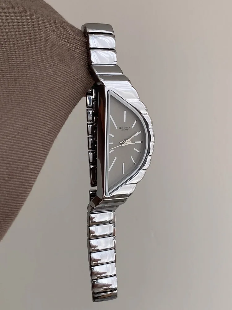 Ladies Watch Silver Half-moon Plate Fashion Niche Design Sense Personality Temperament Versatile Women's Quartz Watch