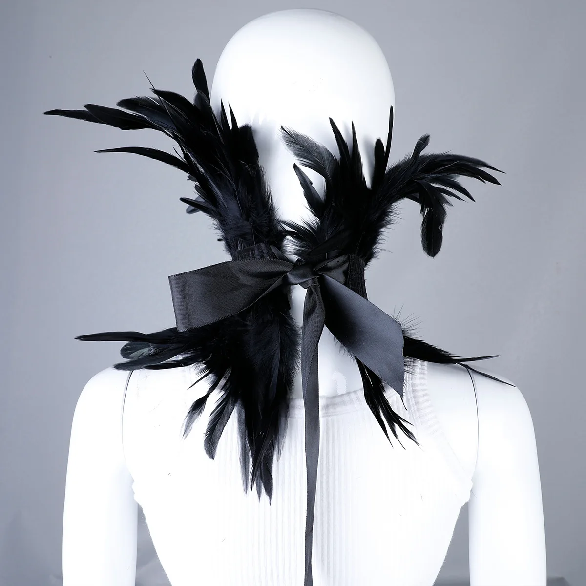 Рисунок 6 - Женский шарф-накидка в готическом стиле