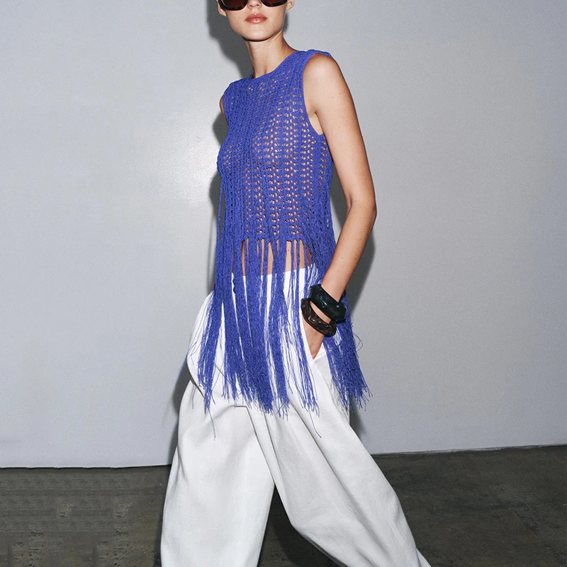 بلوزة نسائية أنيقة محبوكة لصيف 2025 بتفاصيل شراشيب بدون أكمام فضفاضة من البوليستر قطعة واحدة بتصميم أصلي