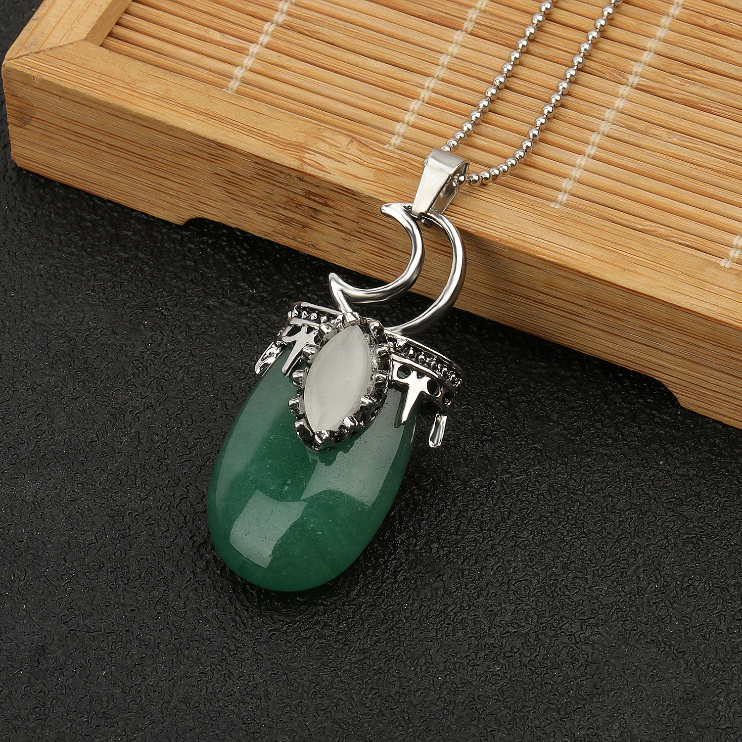 Pendentif en Pierre Naturelle d'Aventurine Verte avec Boîte d'Exposition, Pendentif en Forme de Goutte d'Eau et de Cœur, Adapté aux Bijoux de Femme, Bricolage, 10 Types