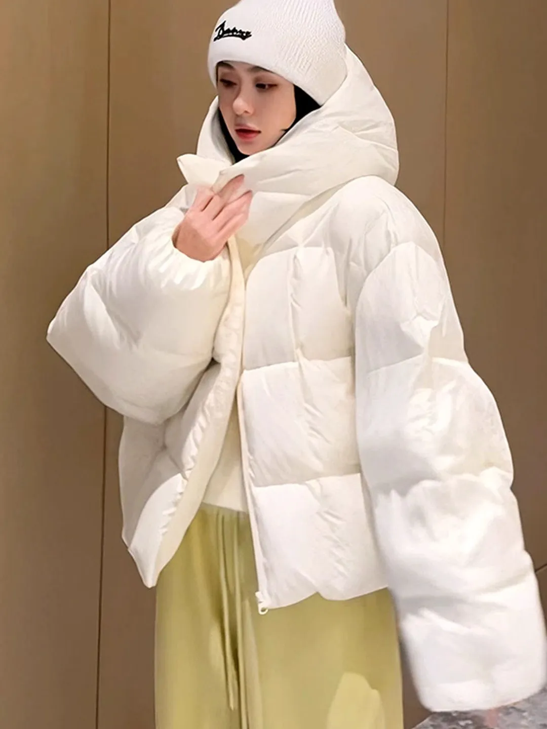 

Утепленная белая куртка с капюшоном женская, новинка зимы 2025, корейский дизайн, повседневная теплая хлопковая одежда в стиле «хлеб», с длинными рукавами, на молнии