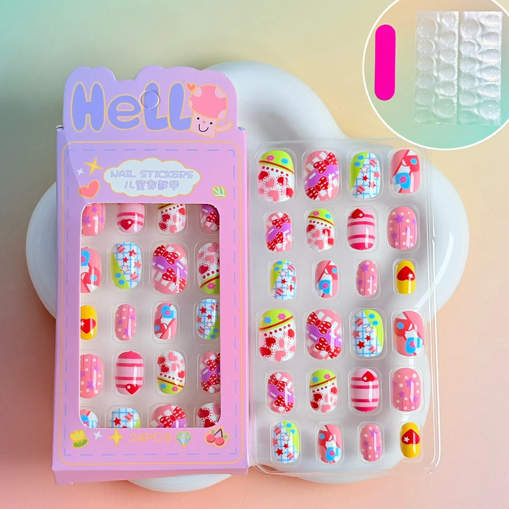 24枚入り/箱 可愛い赤いチェリーとイチゴ柄の子供用つけ爪 漫画風クマの子供用プレスオンネイル 女の子用装着可能なつけ爪