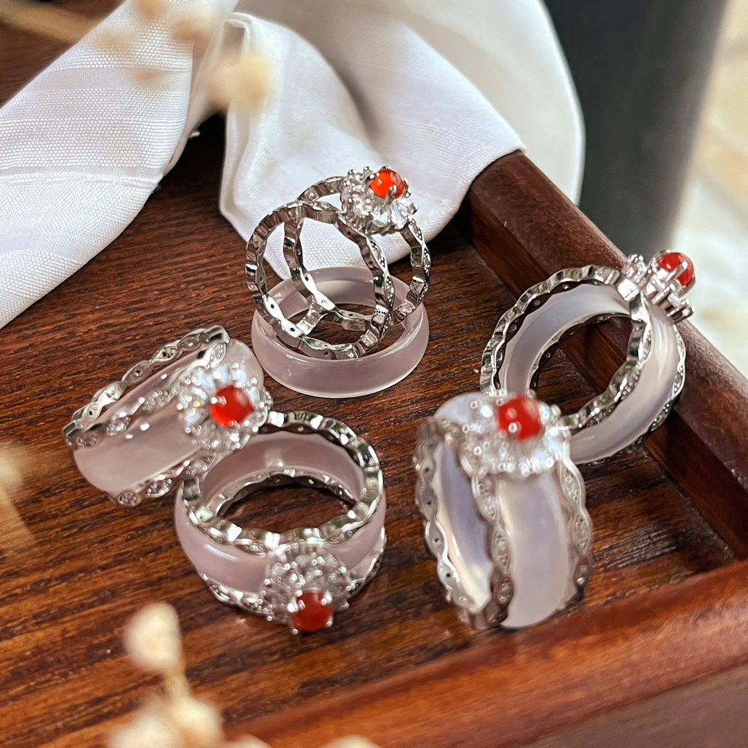 

Natural light ice transparent chalcedony agate ring ring removable