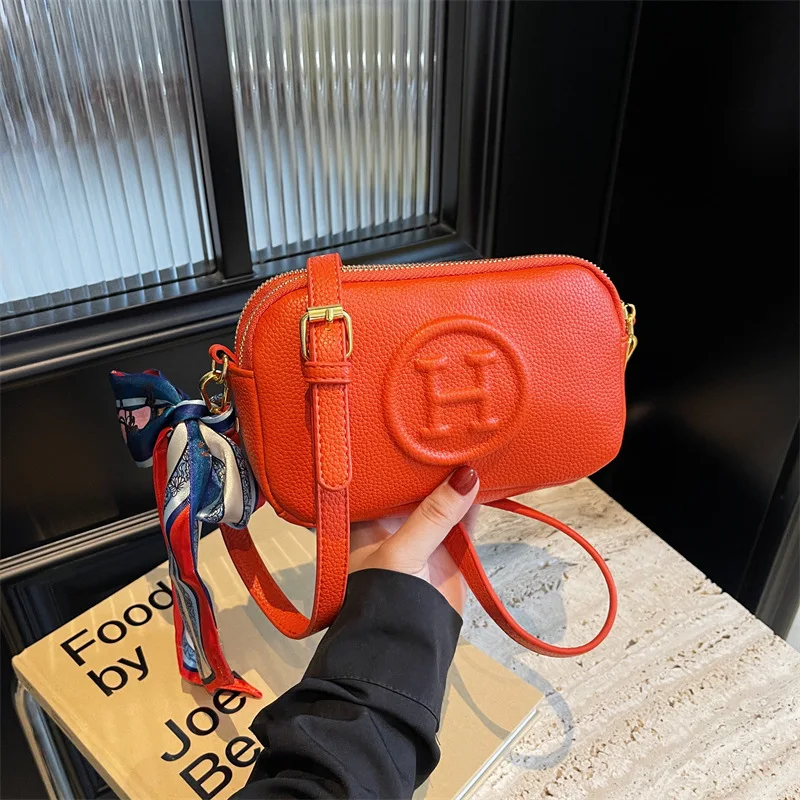 

2025 New Women's Compact Crossbody Bag with Phone & Camera Compartment Spacious Mini Tote for Fashionable Use