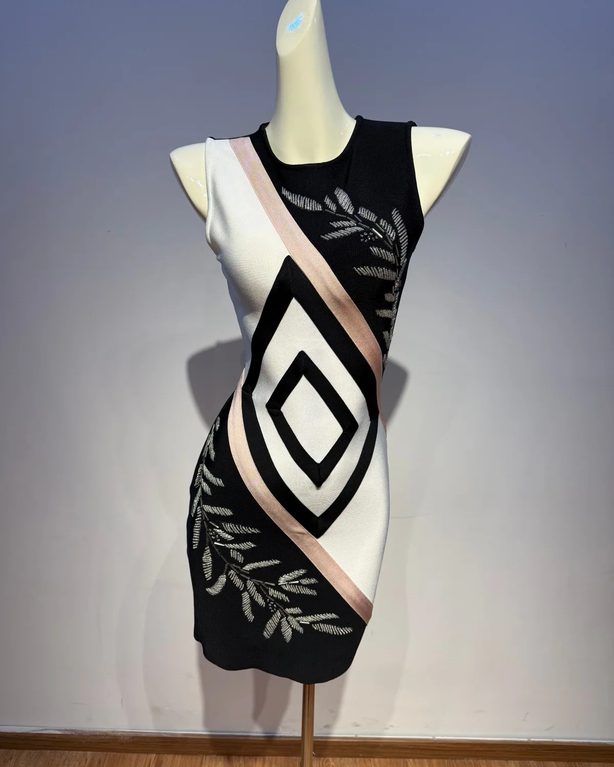 2026 Damen Sexy Neues Ärmelloses O-Ausschnitt Patchwork Schwarzes Midi Bodycon Kleid Party-Kostüm Bar Nachtclub Bühnen-Performance-Kleidung
