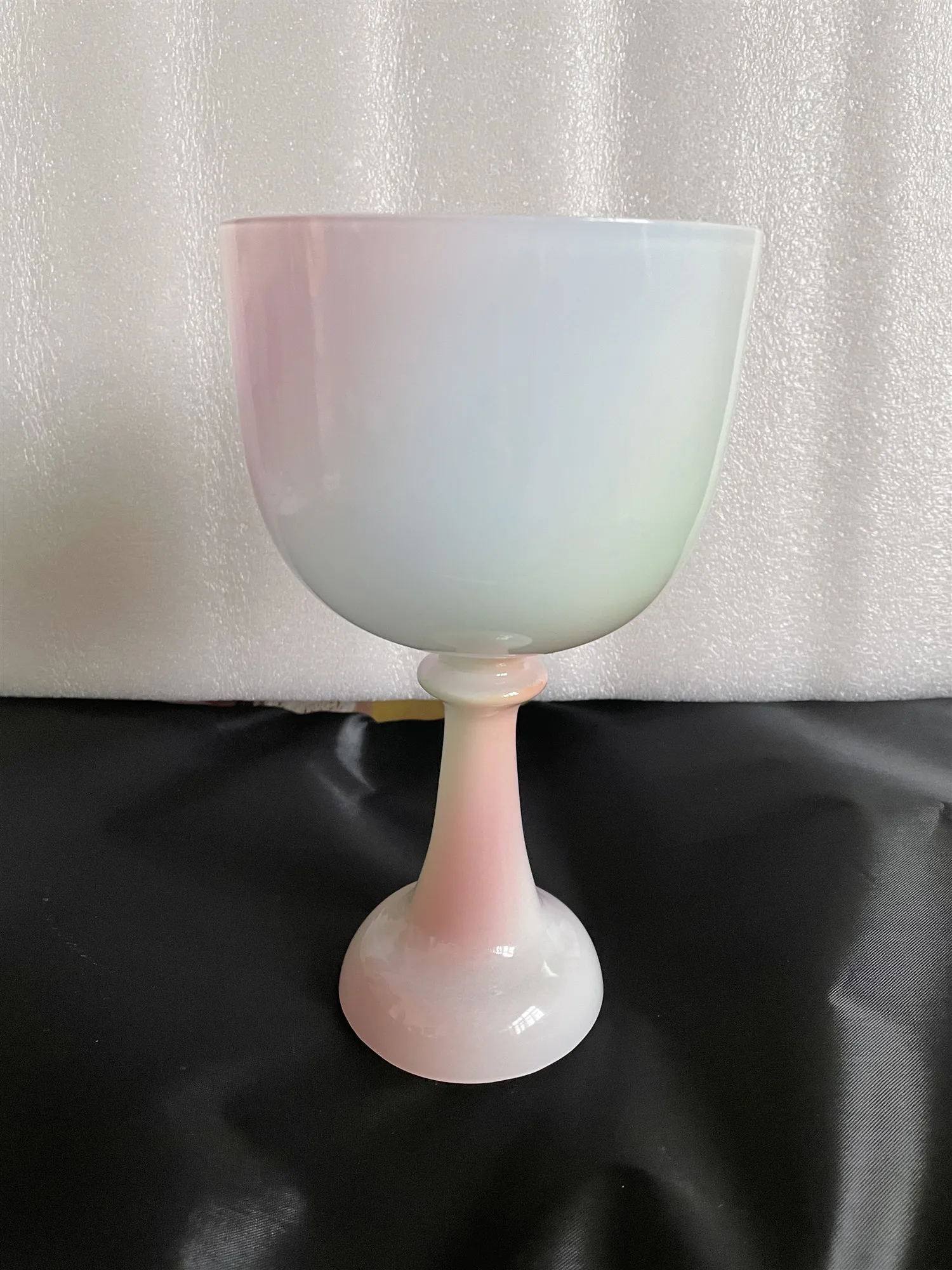 Gentle Pastel Rainbow Hue Crystal Sound Chalice 4 Octave 432Hz Ideal F/F# Pitch Heart Chakra And Thymus Gland Energy Cleansing Reiki Therapy Tool