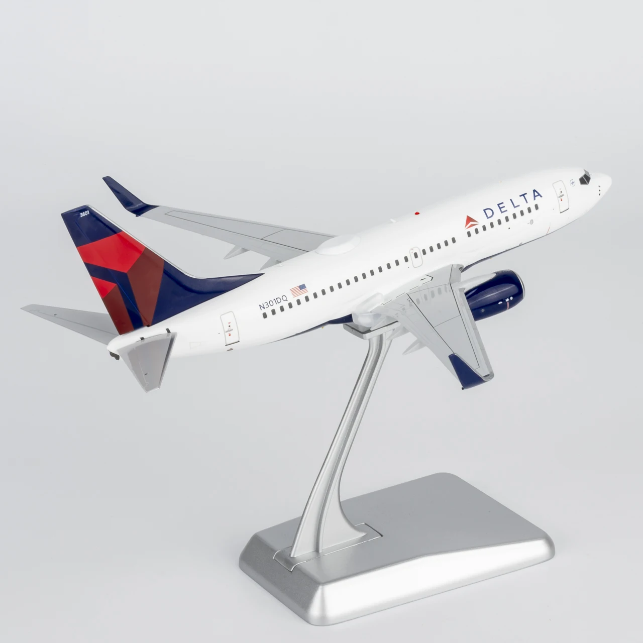

05028 Коллекционный самолет из сплава, подарочная модель NG, 1:200 Delta Air Lines, «SkyTeam», Boeing B737-700, литая под давлением модель самолета N301DQ