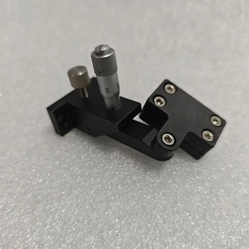 Three dimensional adjustment of probe clamp for precision probe station