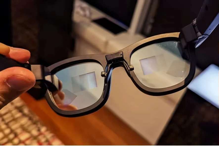 TCL RayNeo X2 binocular full-color wireless AR glasses AI-assisted translation commands activate multiple languages