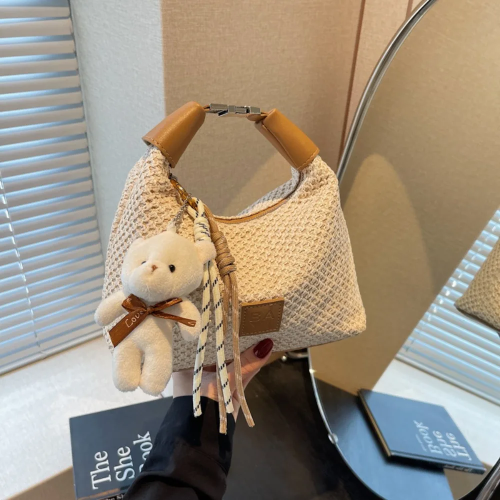 

Simple Woven Style Shoulder Bag Fashion Creative Straw Weaving Handag Casual Large Capacity Crossbody Bag with Bear Pendant