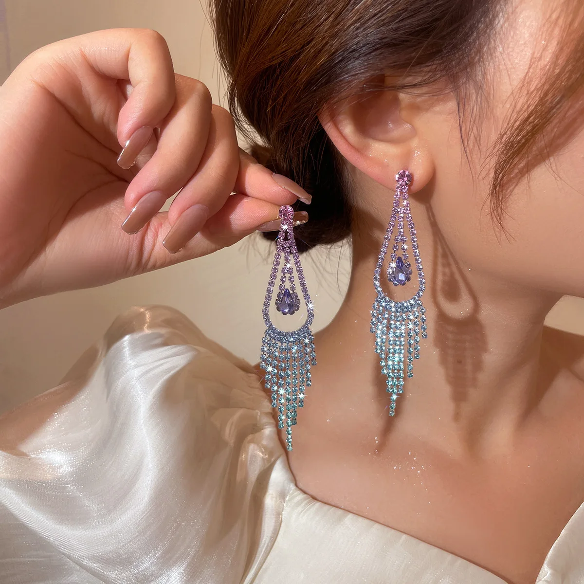 Personalized Fashion and Fully-Jewelled Tassel Long Earrings Female Advanced Color Rhinestone Eardrops Ear Rings