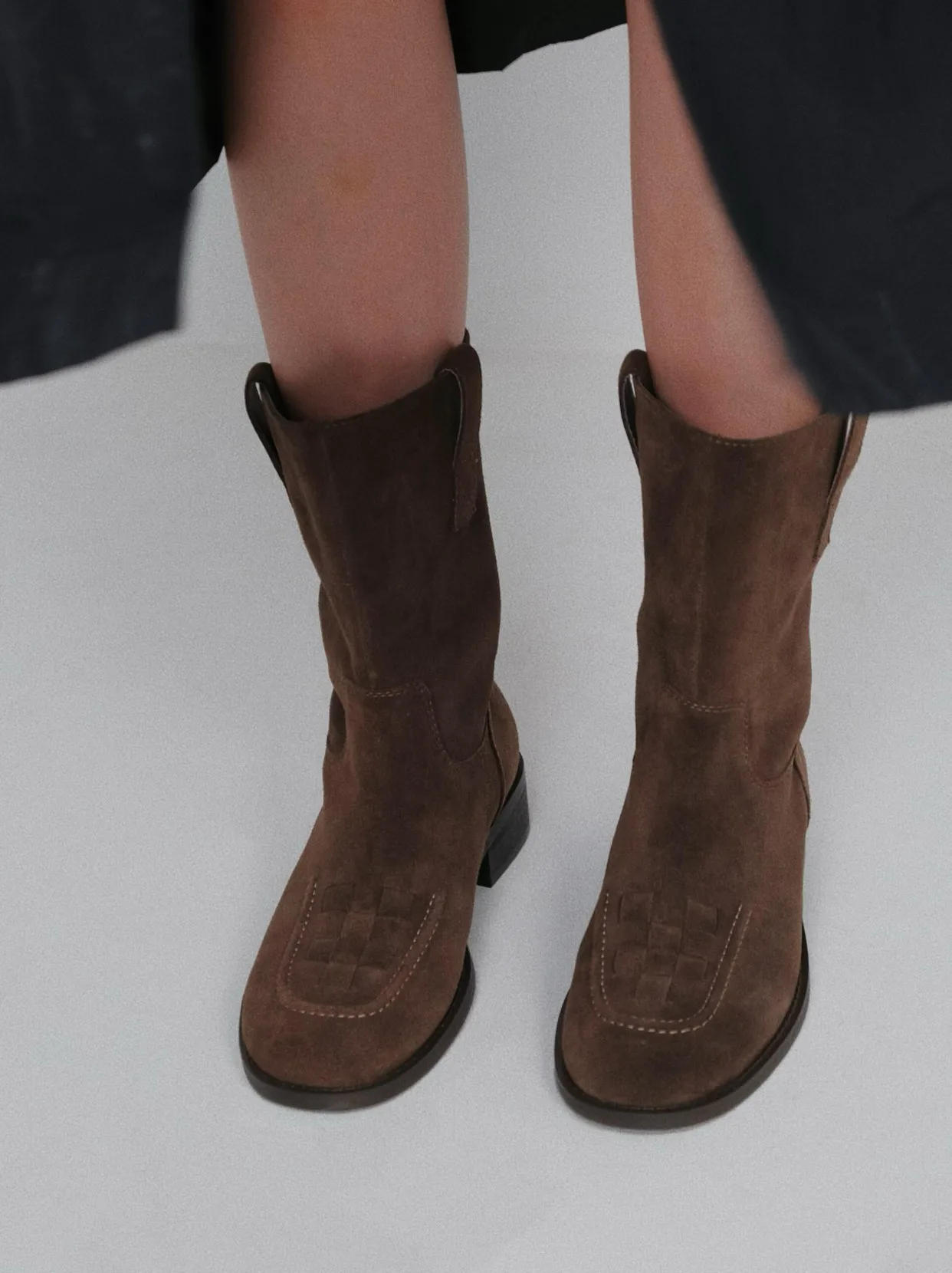 Women's Dark Brown Suede Mid-Calf Boots Minimalist Slip-On Design Low Block Heel Cozy Casual Style for Autumn/winter Daily Wear
