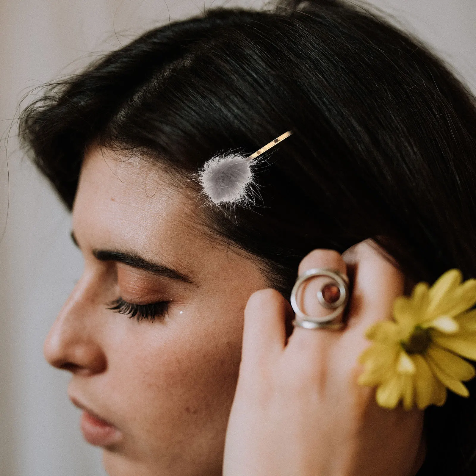 

4pcs Pompom Hair Pins For Women Girls Decorative Bobby Pins Metal Barrettes Hair Accessories Wedding Party Use