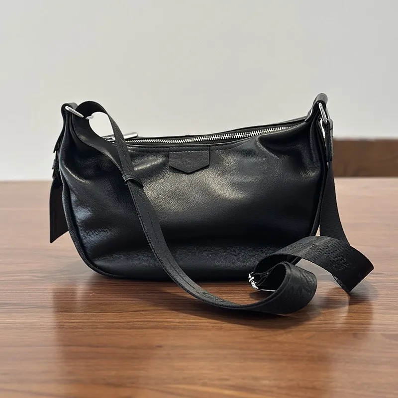 

Johnature 2026 New Genuine Leather Casual Solid Color Women's Shoulder Bag Versatile Soft Cowhide Black Crossbody Bag