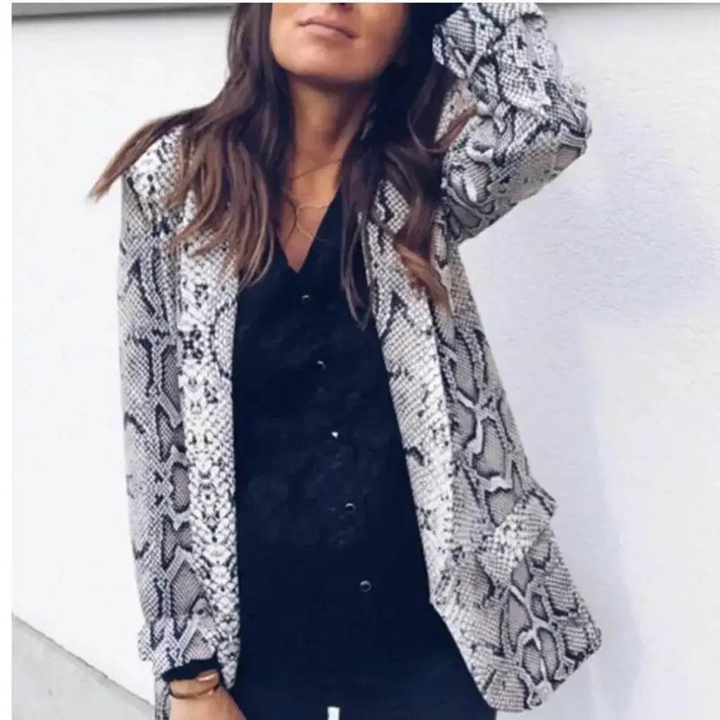 

Женская куртка с длинным рукавом, сексуальный змеиный принт с леопардовым принтом для осенне-зимней моды SY2602