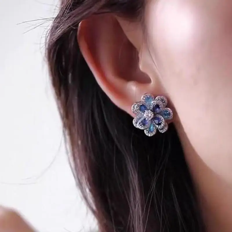 2025 جديد وصول مزاجه رائعة الأزرق ثلاثي الأبعاد قرط صغير زهري للنساء موضة الحلو كريستال مجوهرات هدايا