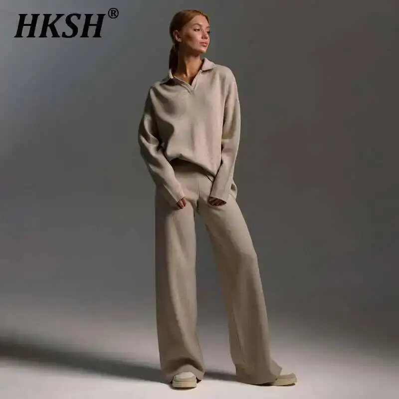 

HKSH Вязаный комплект 2024, осень-зима, новый мужской свитер, пуловер с v-образным вырезом, широкие брюки, комплект из двух предметов, модный шик HK3184