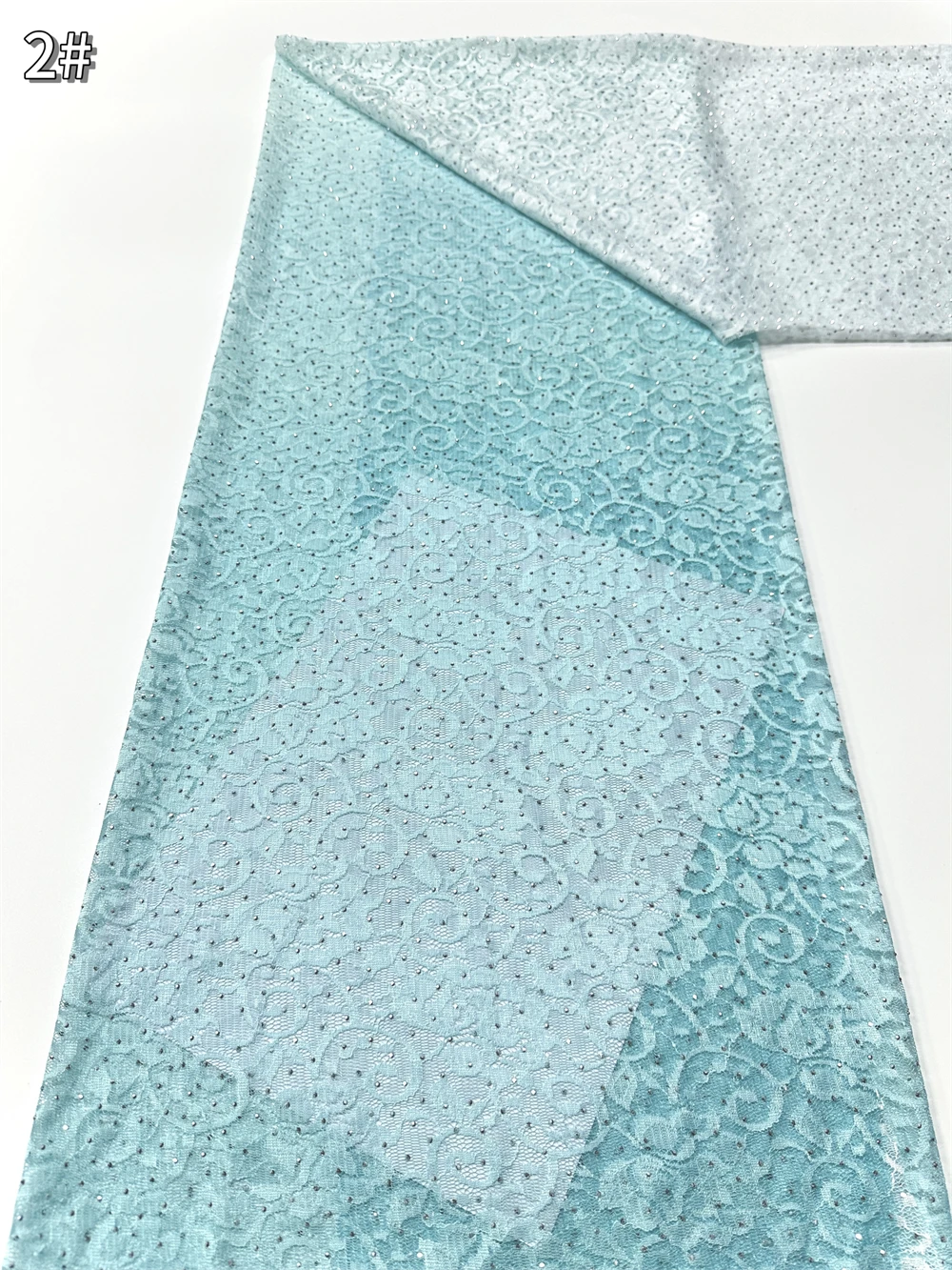 Nigeriaanse kralenborduurkant  - Glitter Tablecloth recensie en prijs