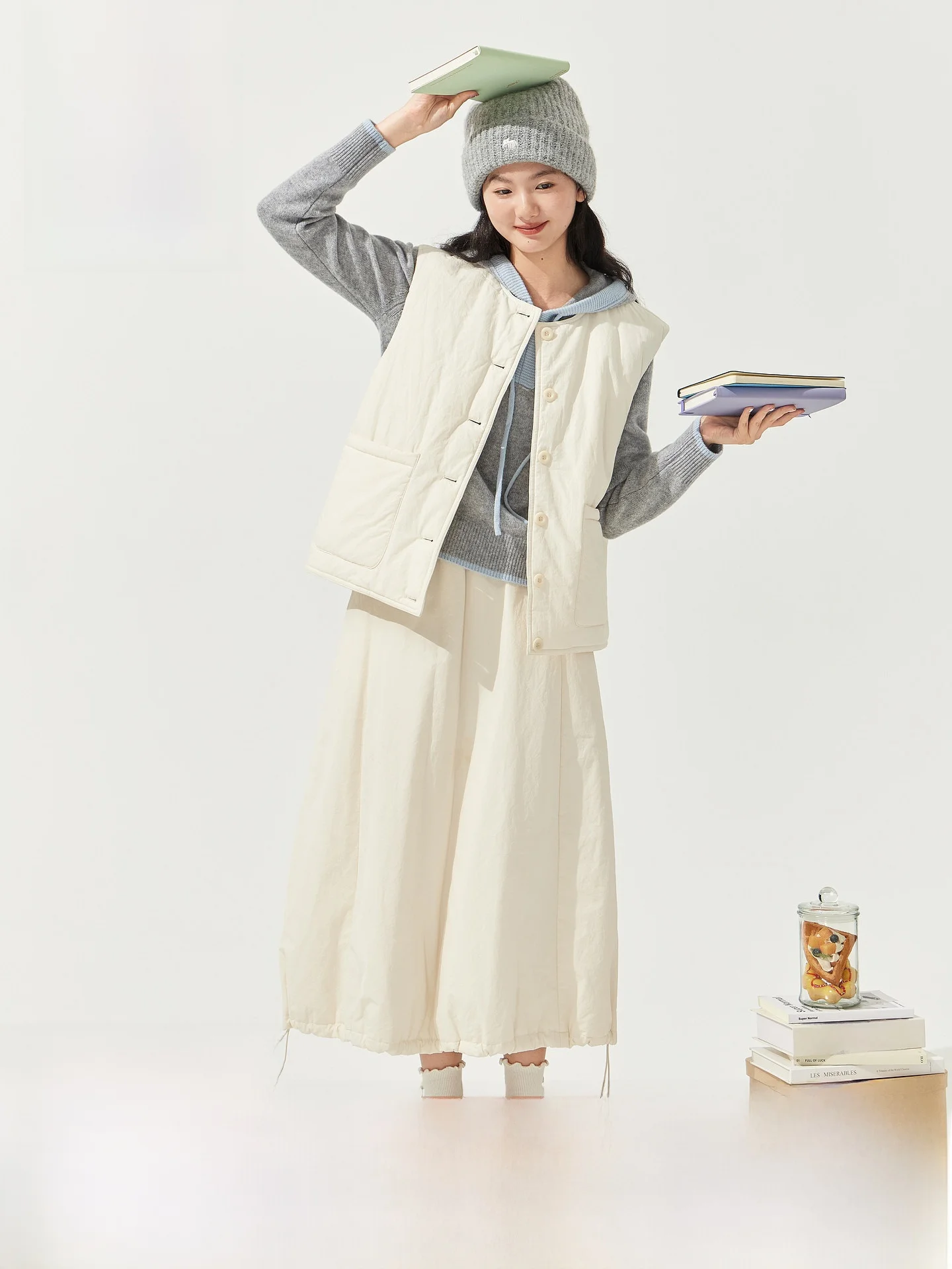 Fioletowy ażurowy okrągły bezrękawnik z wysokim stanem i spódnicą, dwuczęściowy zestaw damski, nowa zimowa kolekcja, styl casual, modny.