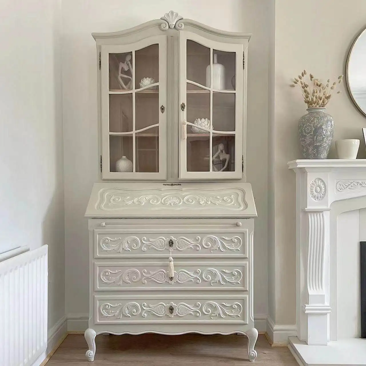 

French white retro solid wood double-door wine cabinet European fashion simple light luxury restaurant side cabinet