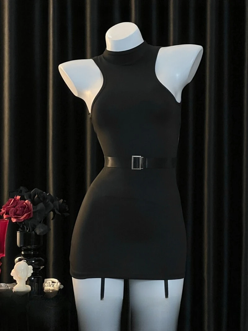 ชุดมินิเดรสสีดำเซ็กซี่แบบไนต์คลับ โชว์หลังเว้าลึก กระชับรูปร่าง ชุดเดรสสุดฮอตสำหรับผู้หญิง ชุดเย้ายวนใจ