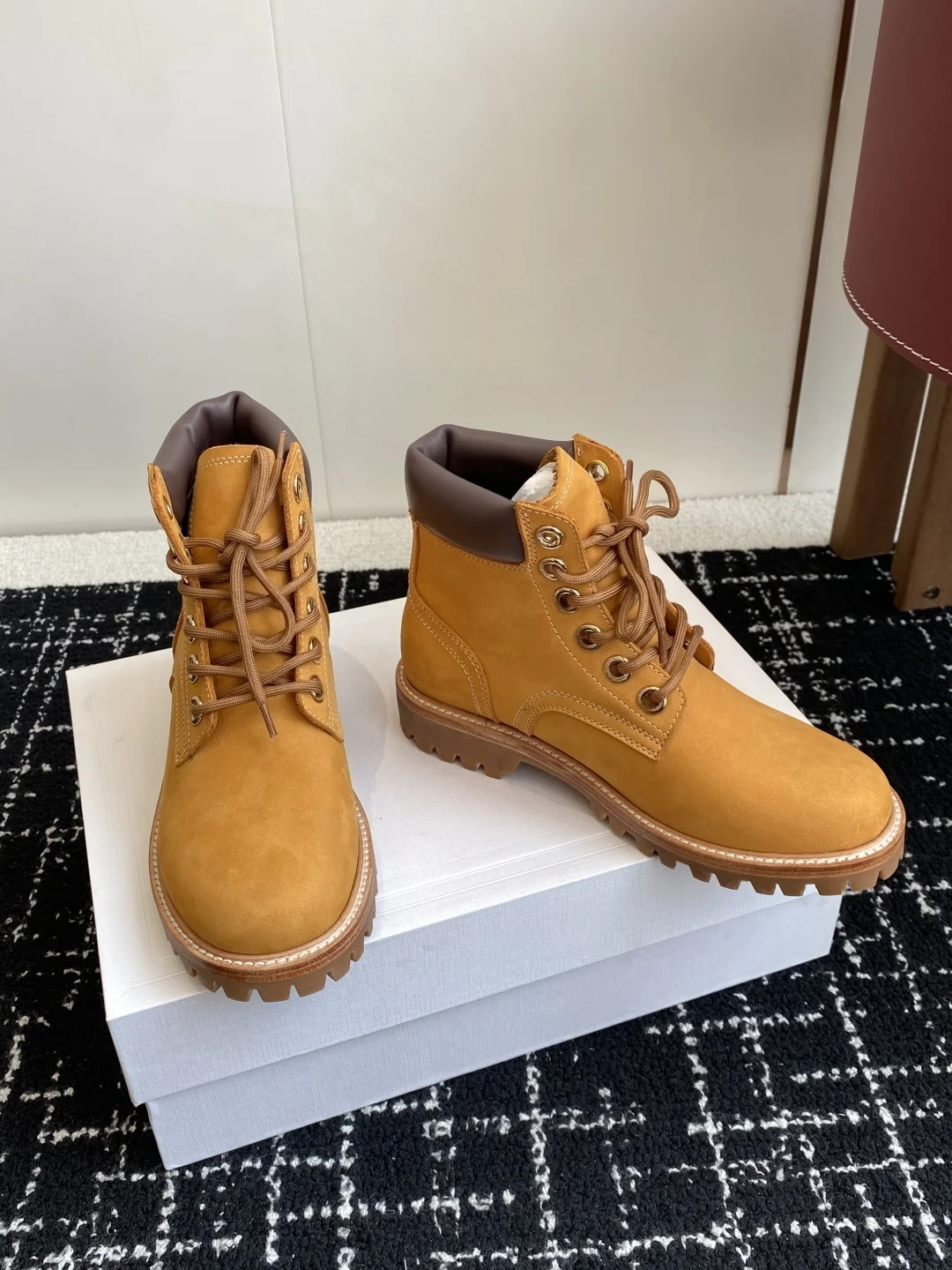 2025 Novas botas elegantes e versáteis de sola grossa para homens e mulheres