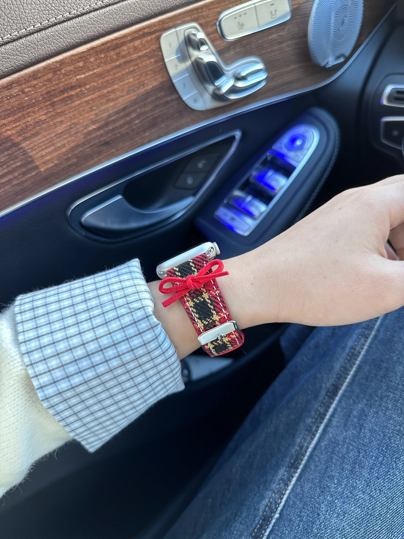 

Роскошная кожаная петля с бантом Correa для Apple Watch, женский ремешок серии 11/10/9/8/7/6/5 40 мм, 41 мм, 42 мм, 44 мм, 45 мм, 46 мм, 49 мм