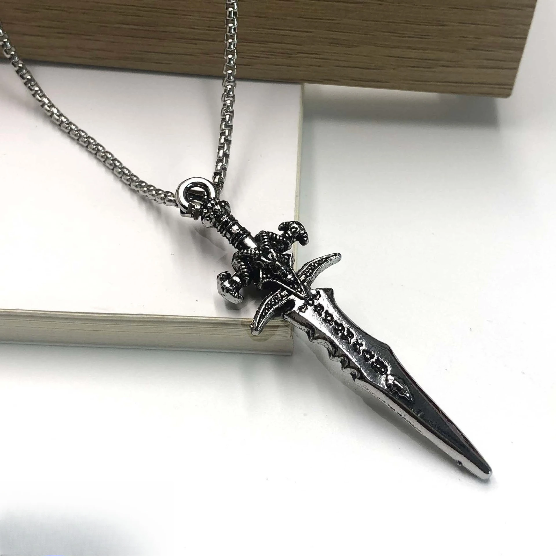 

New fashion holy sword broadsword necklace jewelry hip-hop punk personalized sword pendant titanium steel accessories