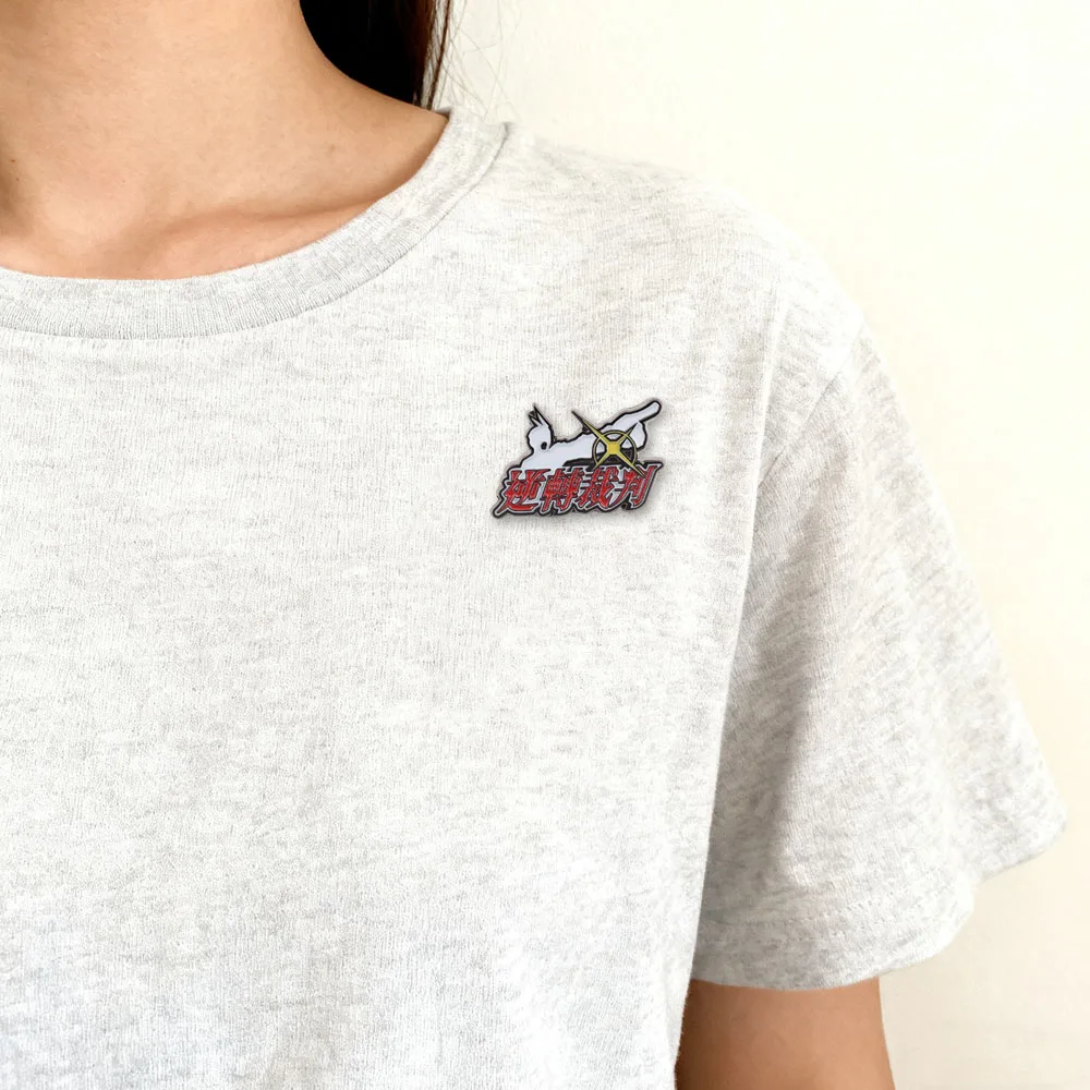 Ace Attorney Emaille-Pin Gyakuten Saiban Logo-Abzeichen Phoenix Wright "Objection!" Brosche Spiel-Merchandise für Fans Anstecknadel Schmuck Geschenk – Detail 6
