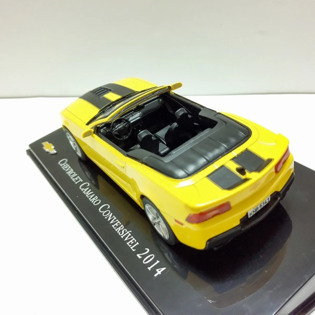 1:43 Chevrolet Camaro Conversivel 2014 alloy sedan model