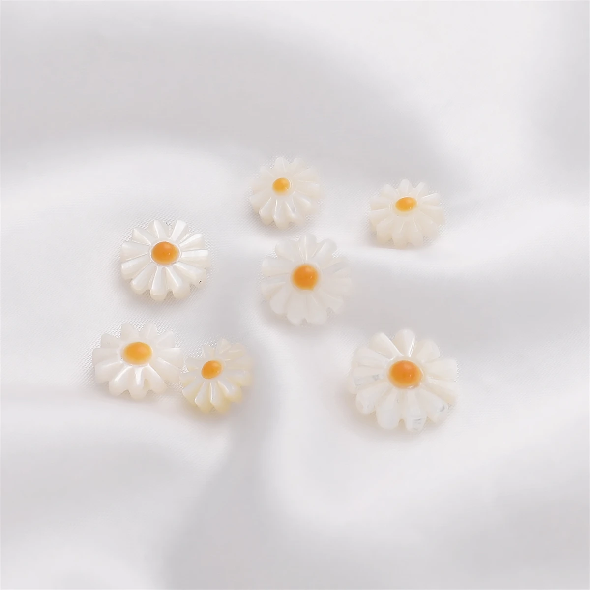 1pc 8/10/12mm Handmade Natural Shell Daisy Flower Beads Charm for Womens' Earring Necklace DIY Jewelry Making Accessories