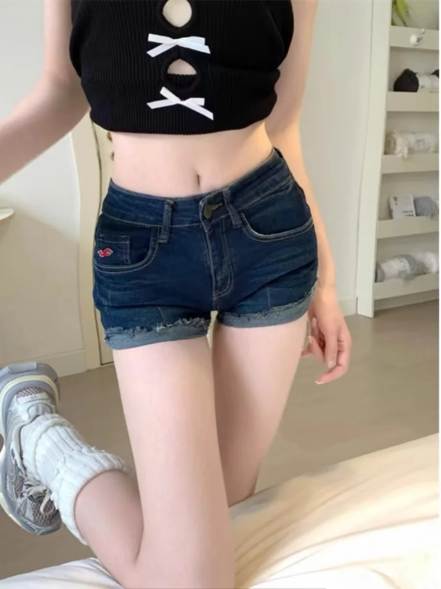 Retro Cuffed Design Denim Shorts Women Summer 2025 New American Spicy Low Waist Slimming Butt Covering Hot Pants