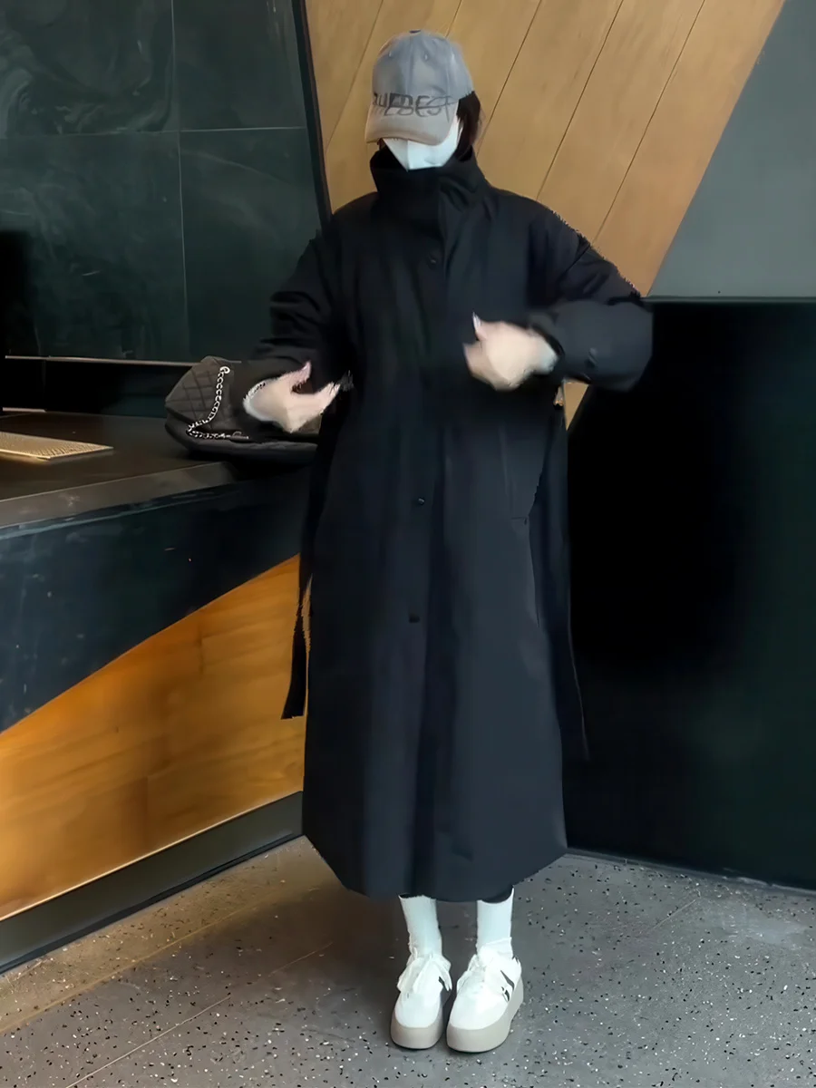 

Женское зимнее пальто Ele Long Bla Down Jaet приталенного кроя с воротником-стойкой, поясом и А-образным силуэтом, премиум-класса