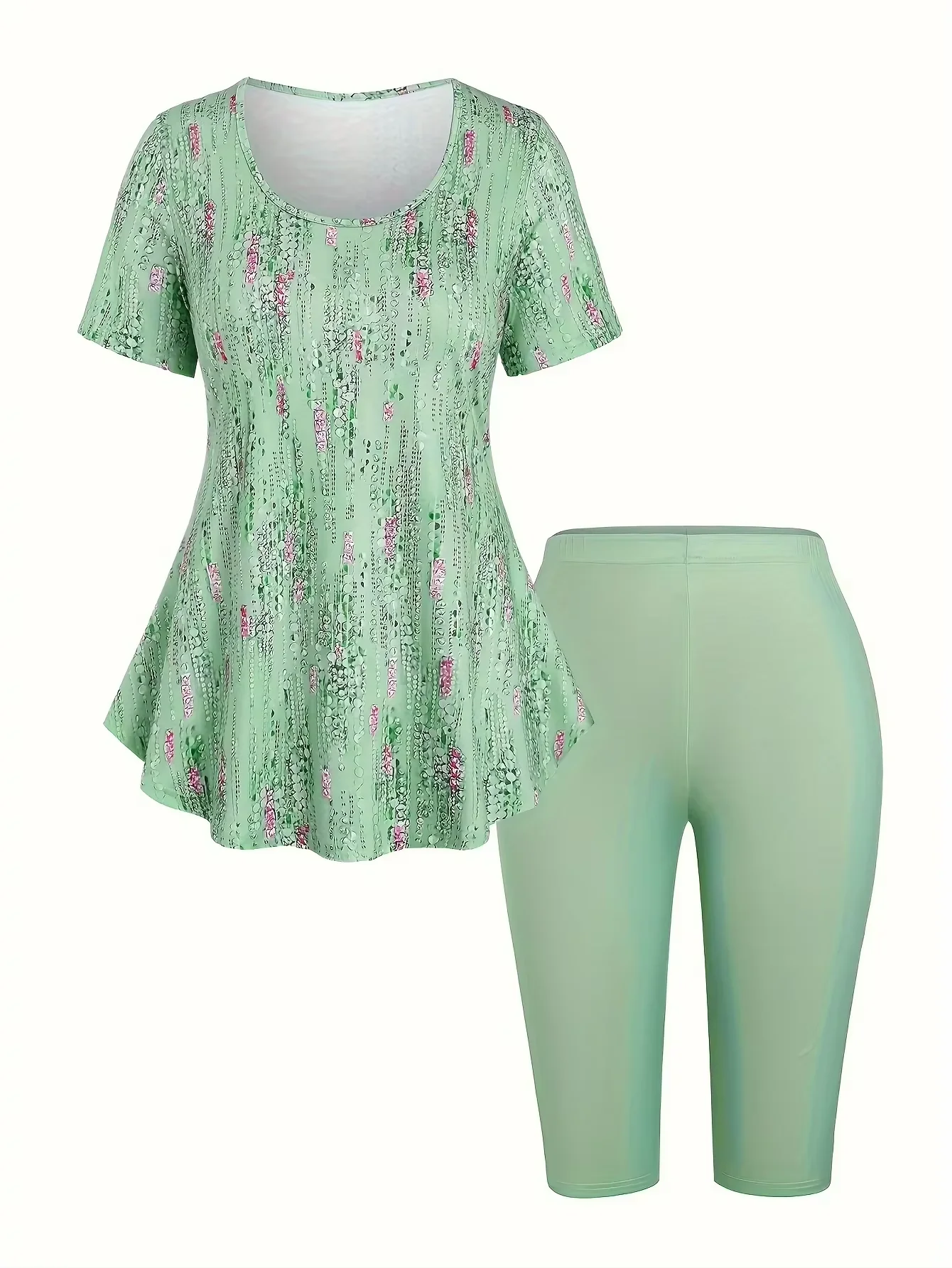 

Летний комплект из футболки с цифровым принтом и брюк из семи частей для комфортного и стильного образа