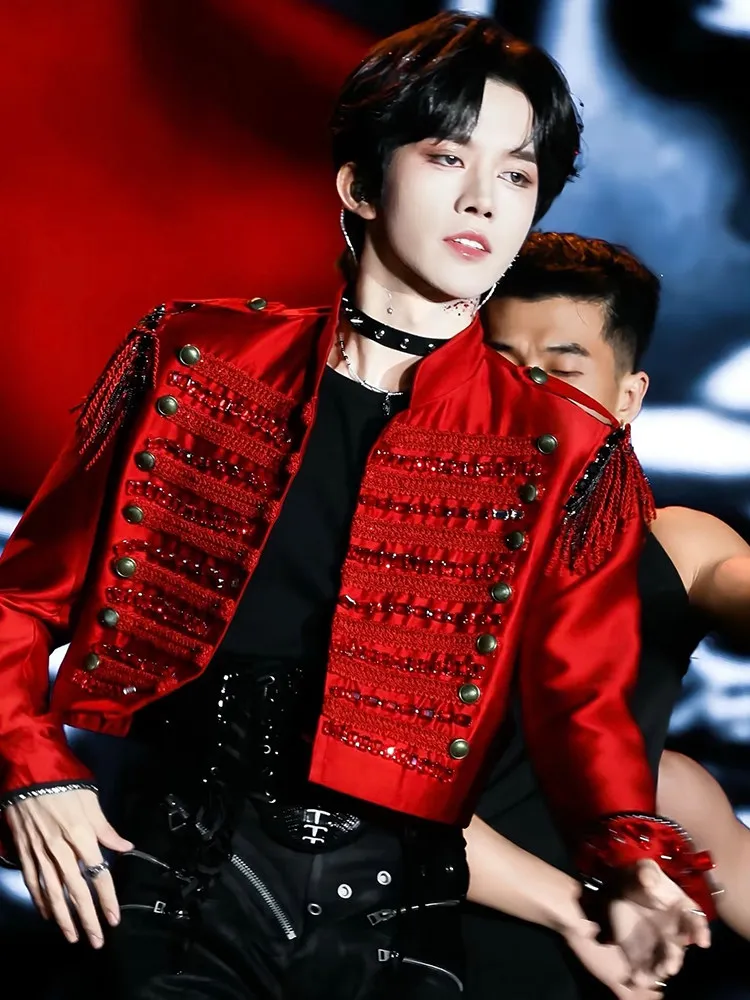 New Red Epaulets And Tassels Jacket For Men Metal Rivet Shoulder Pad Design Fashion Court-style Coats Stage performance costumes