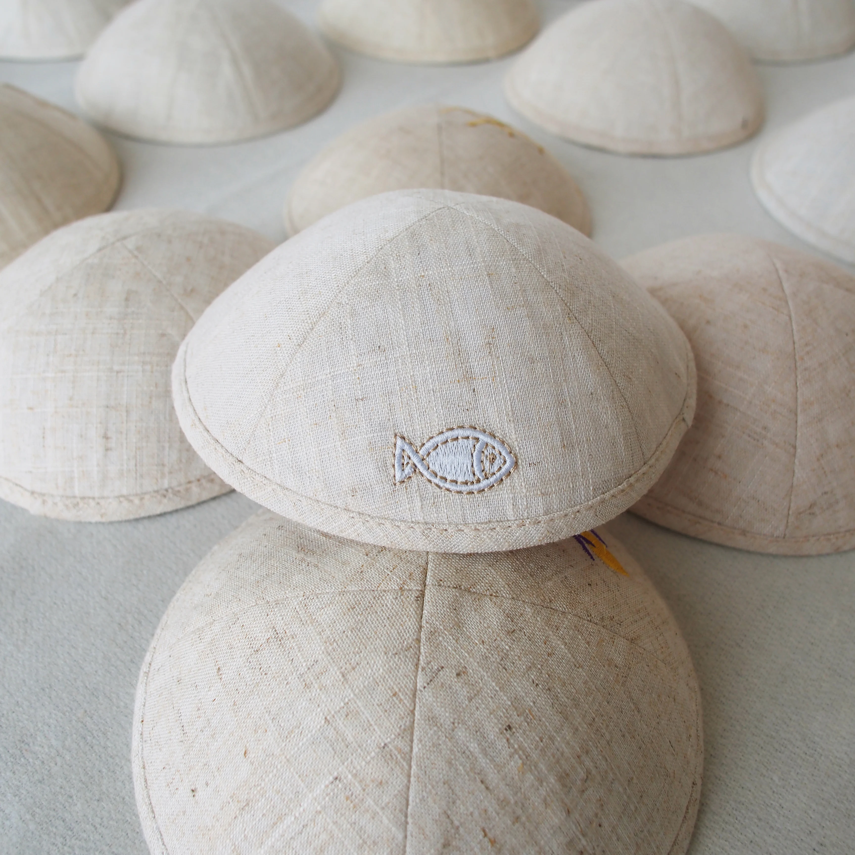 Custom Embroidery Linen Kippah Jewish Ahava Customize Kippot for Wedding Bat Mitzvah Judaica Gift Yarmulke