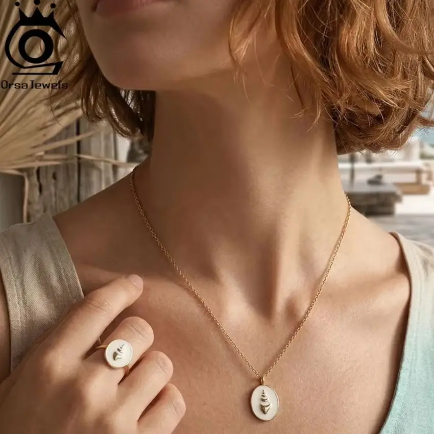 

ORSA JEWELS 925 Sterling Silver Vintage Irregular Conch Pendant Necklace For Women Oval Link Chain Ocean Series Jewelry APN60
