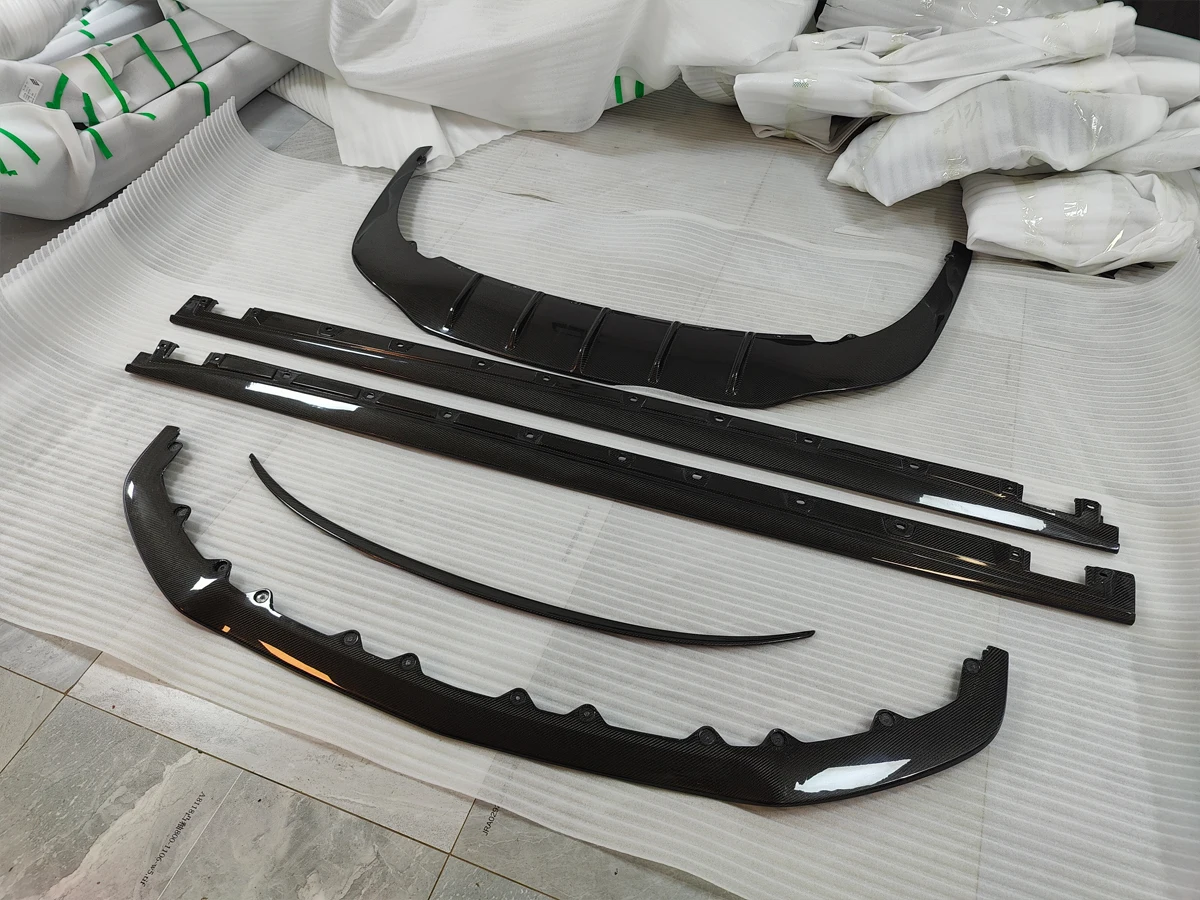 FlyingSpur W12 ED1 Auto Parts BodyKit Acessórios automotivos FrontLip SideSkirts RearLip RearWing forBentley FlyingSpur