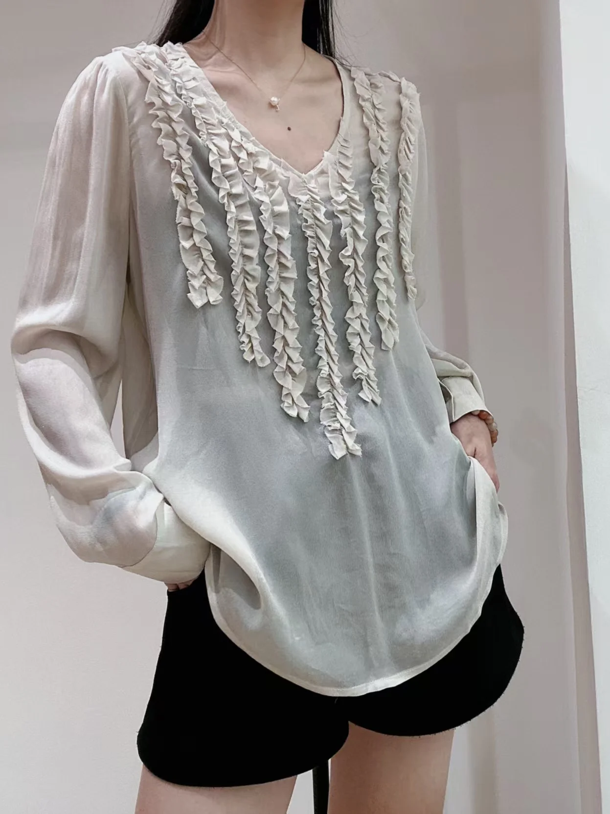 

Elegant V-neck Long Sleeve Lace Trim Shirt Women's Spring 2026 Slimming Simple Style Fashion Top Polyester Fiber 100%