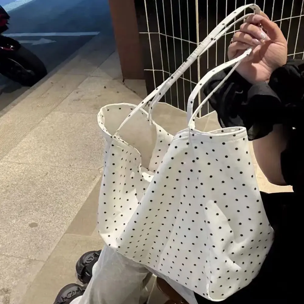 Large-Capacity New Polka-Dot Canvas Bag, Korean Style Girl's Korean-Style Student Tote Bag, Versatile Commuting Shoulder Bag view 4
