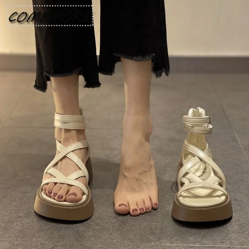 Sandales Romaines Confortables et Ajourées pour Femme, Chaussures à Semelles Compensées et Talons Hauts, Nouvelle Collection 2023